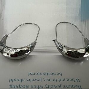 Stella and Dot U hoop hammered earrings